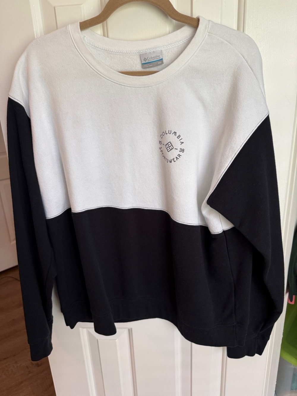 Columbia Black & White Colorblock Crewneck Sweatshirt